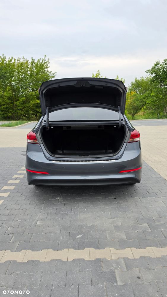 Hyundai Elantra 1.6 Style - 33