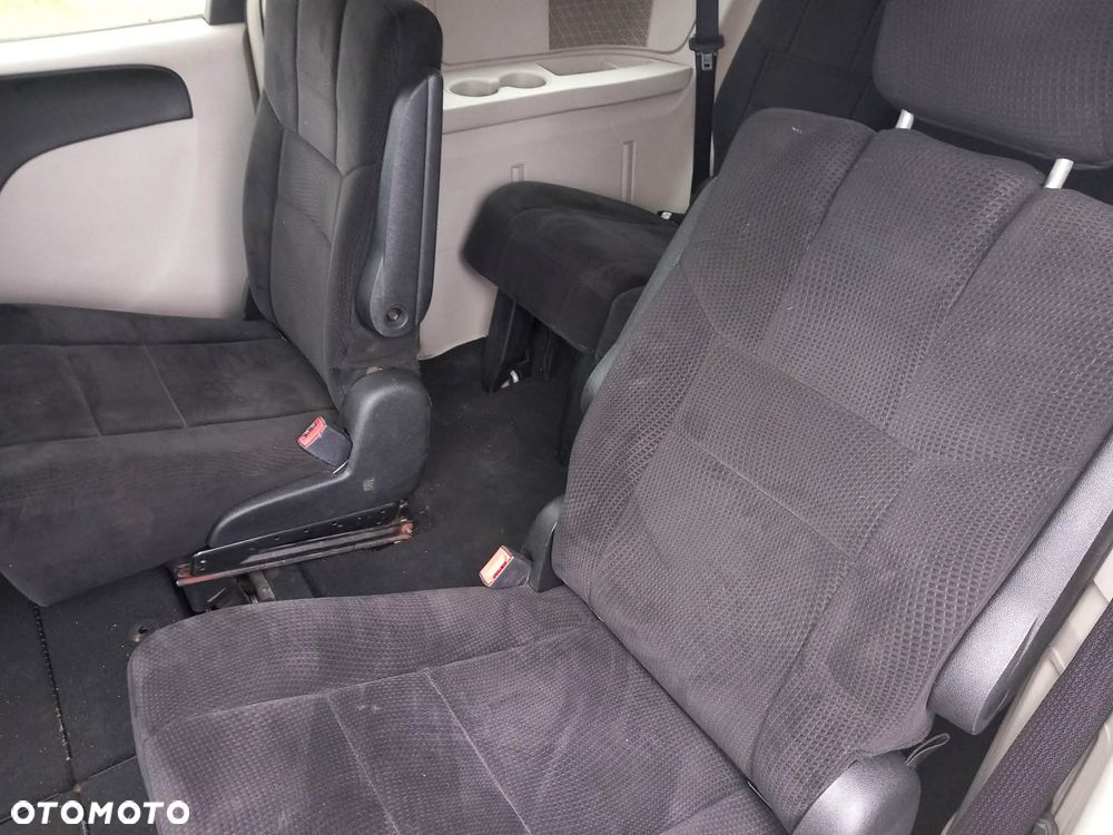 Chrysler Town & Country - 5