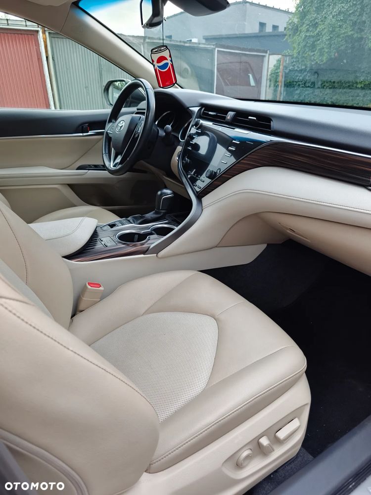 Toyota Camry 2.5 Hybrid Executive CVT - 8