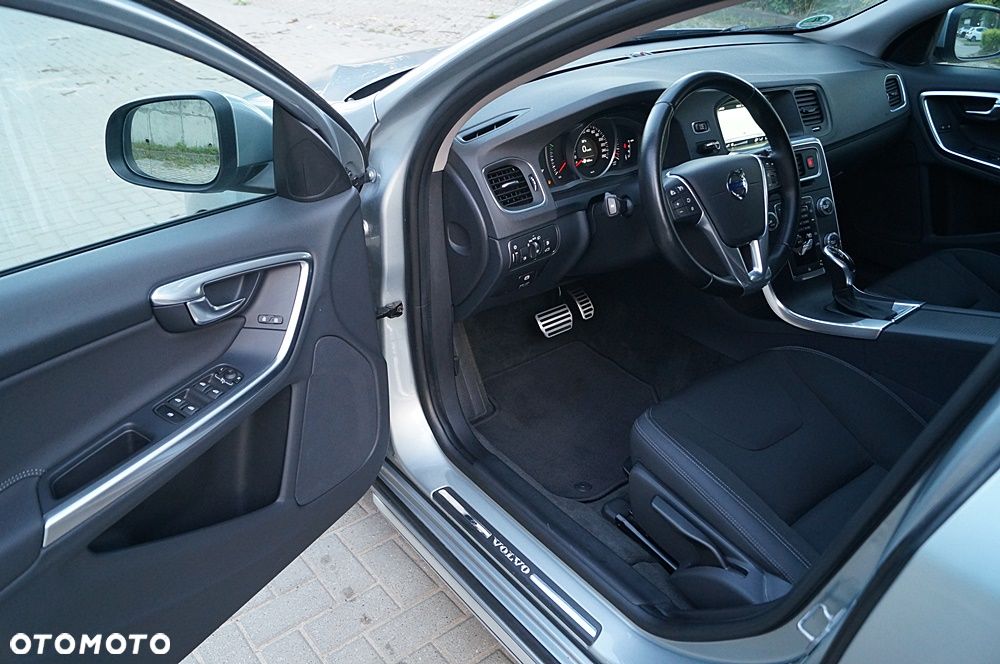 Volvo V60 D4 Geartronic Summum - 17