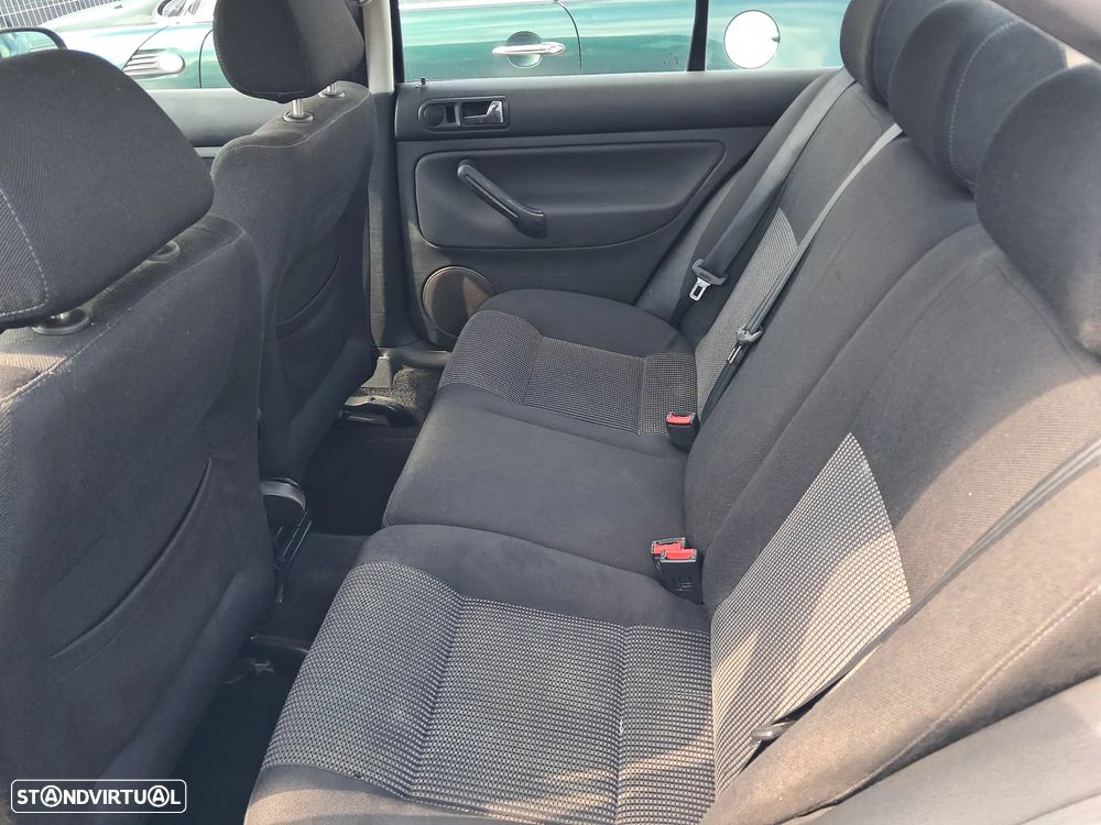 VW Bora 1.9 TDi Highline - 2