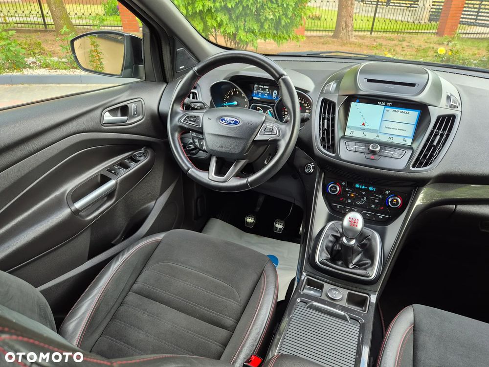 Ford Kuga 1.5 EcoBoost 2x4 ST-Line - 24