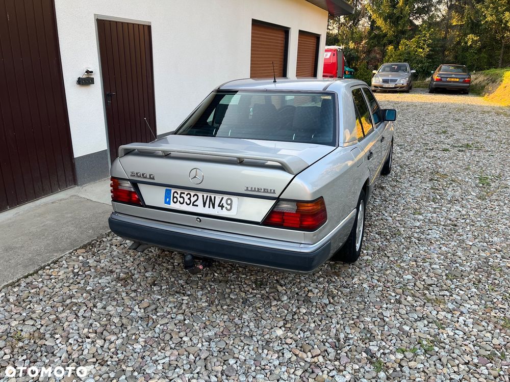 Mercedes-Benz W124 (1984-1993) - 11