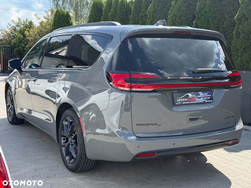 Chrysler Pacifica - 8