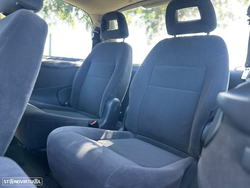 Ford Galaxy 1.9 TDi Ghia - 16