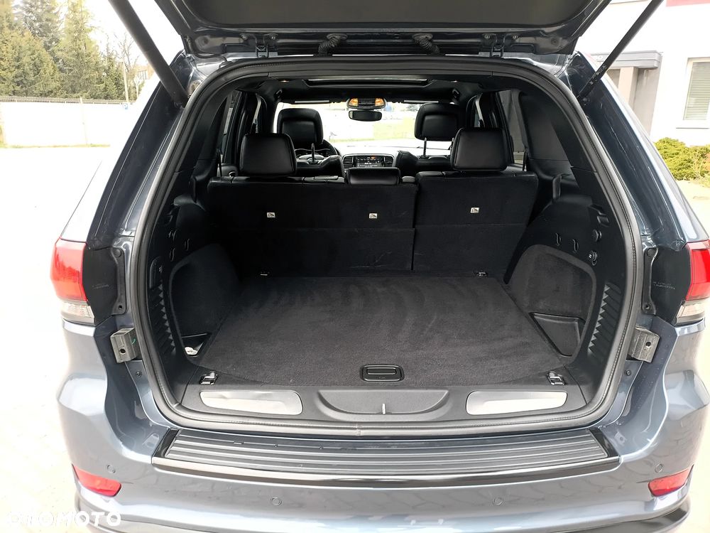 Jeep Grand Cherokee - 22