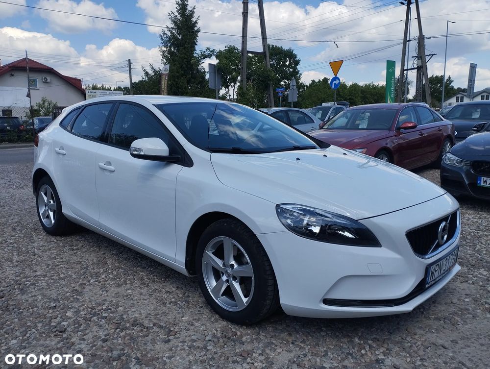 Volvo V40 T2 Momentum - 1
