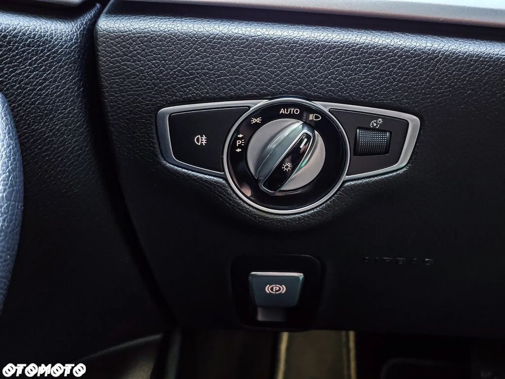 Mercedes-Benz Klasa E 220 d 9G-TRONIC - 21
