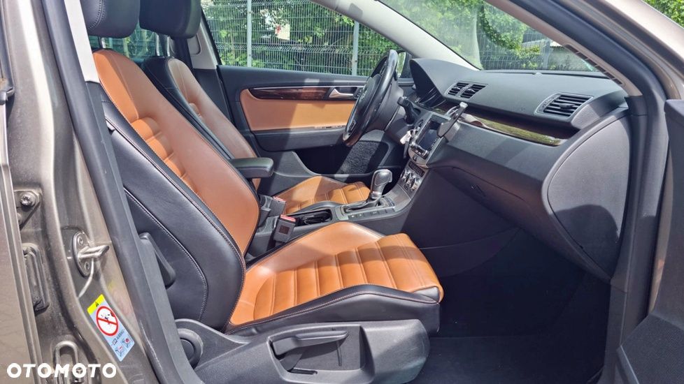 Volkswagen Passat - 11