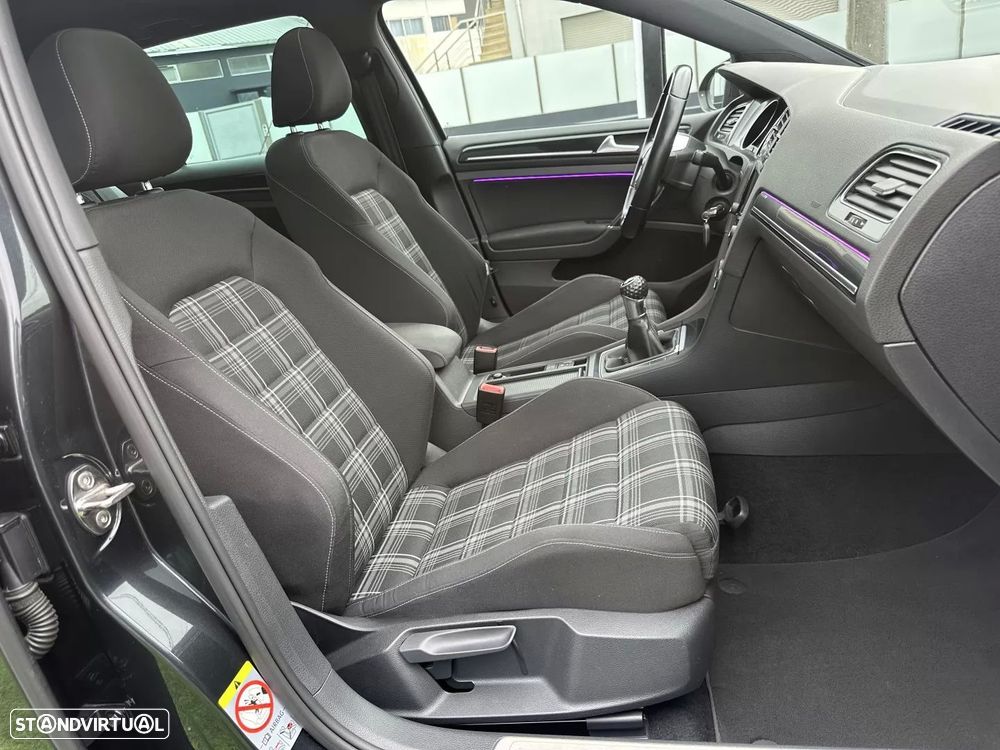 VW Golf 2.0 TDI GTD - 42