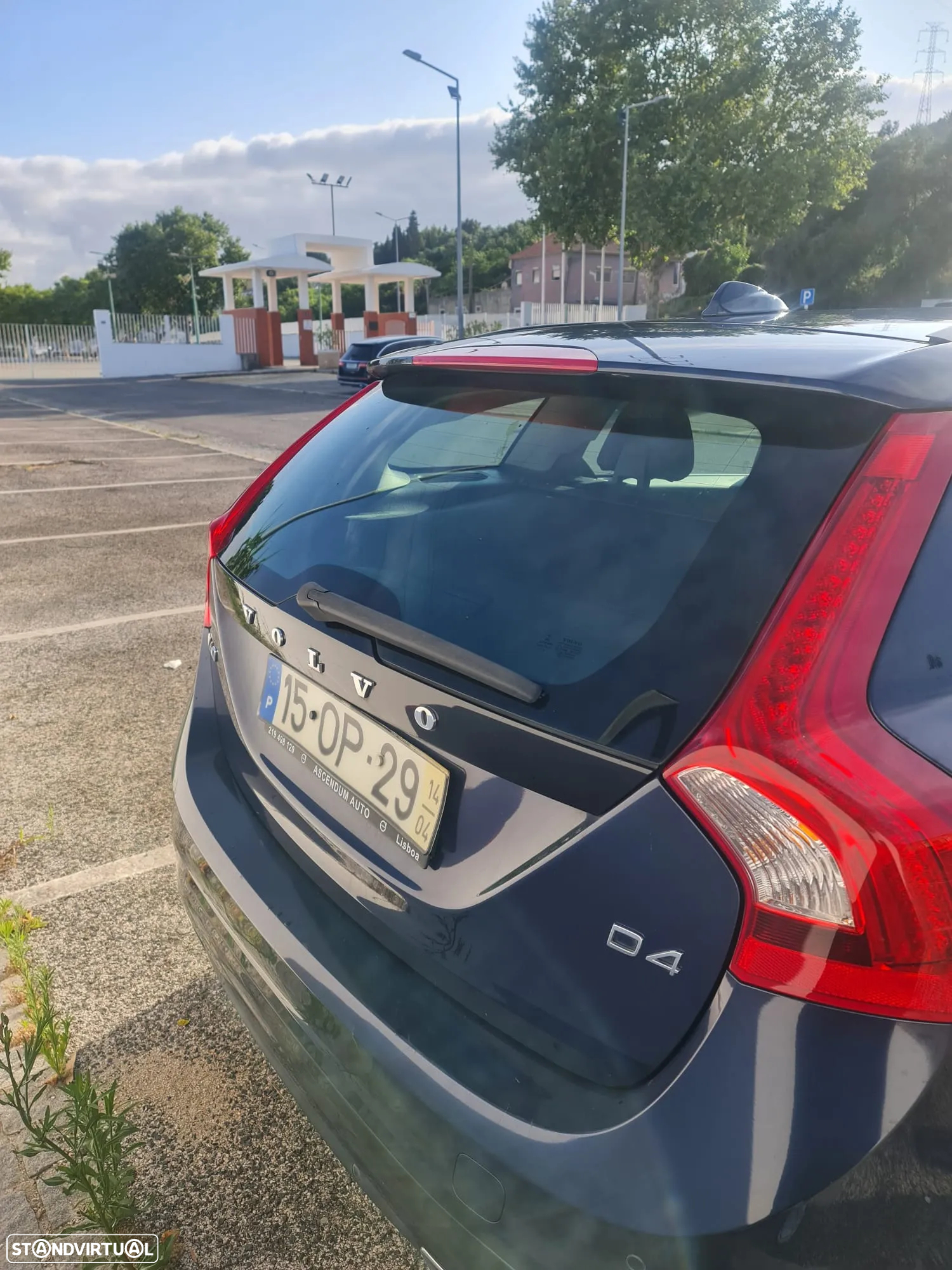 Volvo V60 2.0 D4 Momentum - 3