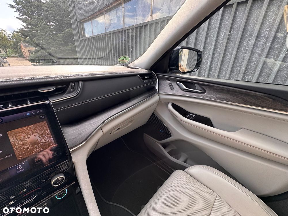 Jeep Grand Cherokee - 17