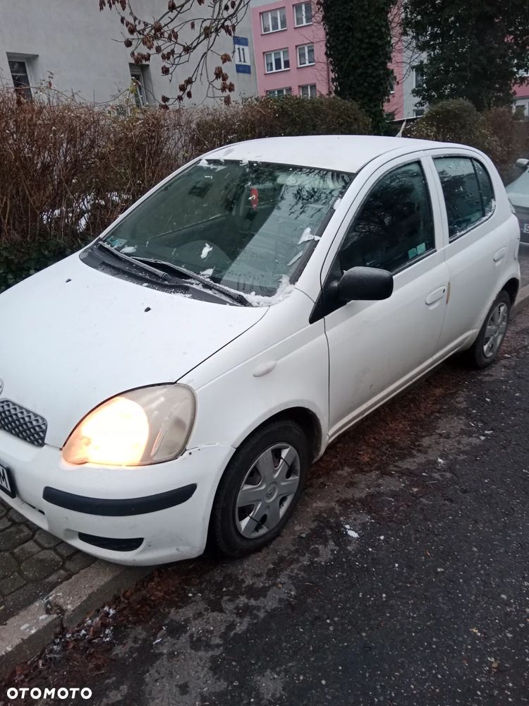 Toyota Yaris 1.0 Base - 1