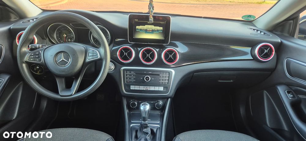 Mercedes-Benz CLA - 21