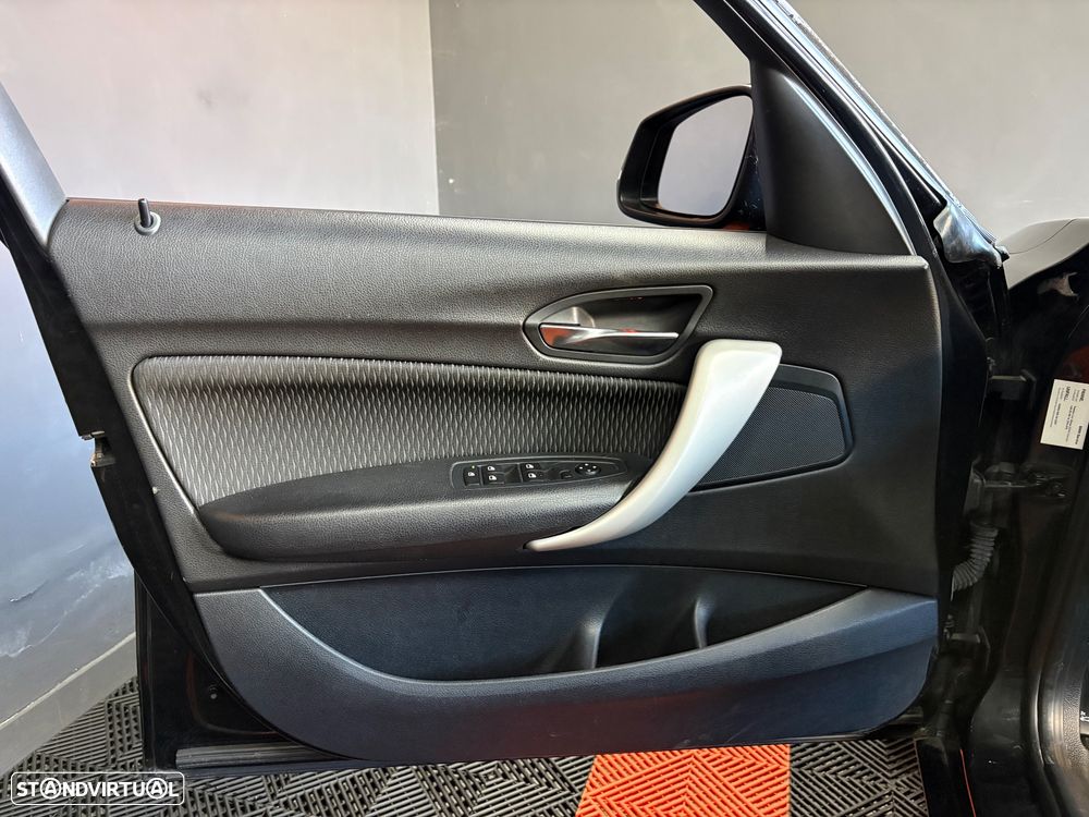 BMW 118 dA Line Sport - 32