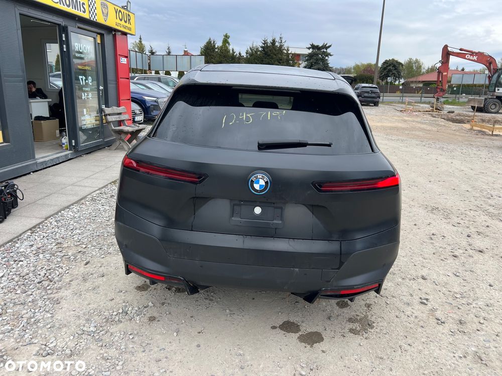 BMW iX xDrive50 - 8