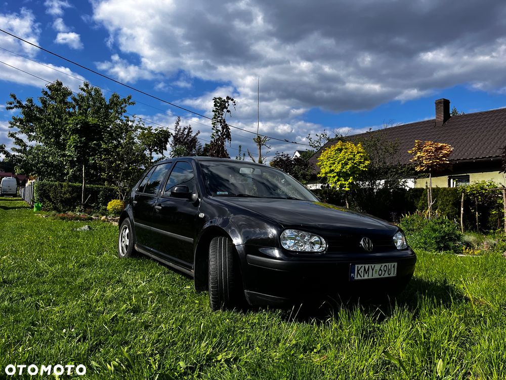 Volkswagen Golf - 6