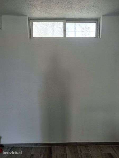 Garagem com wc e mini cozinha - Grande imagem: 4/7