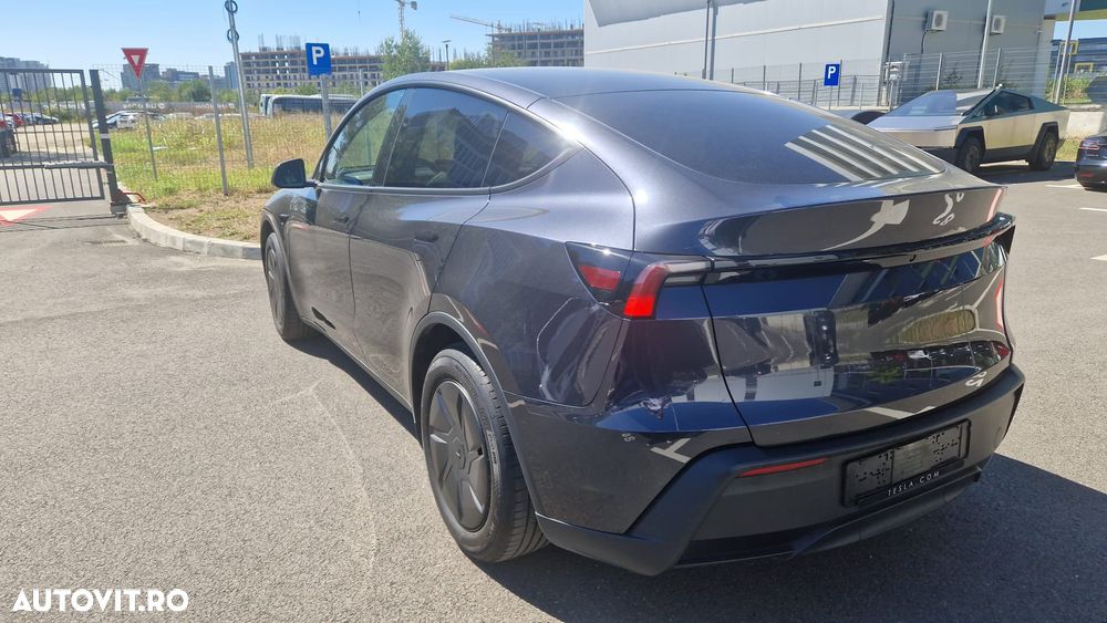 Tesla Model Y RWD Standard - 4