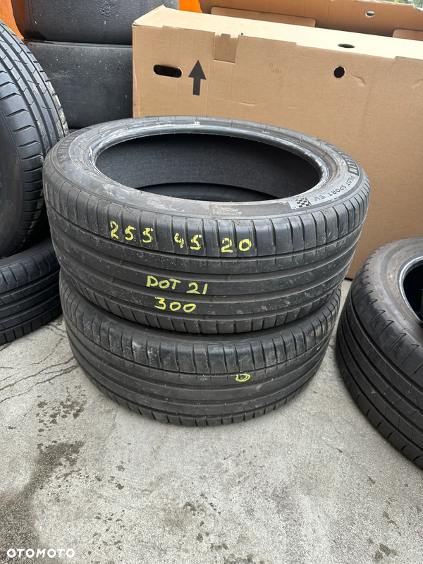 255/45x20 Michelin