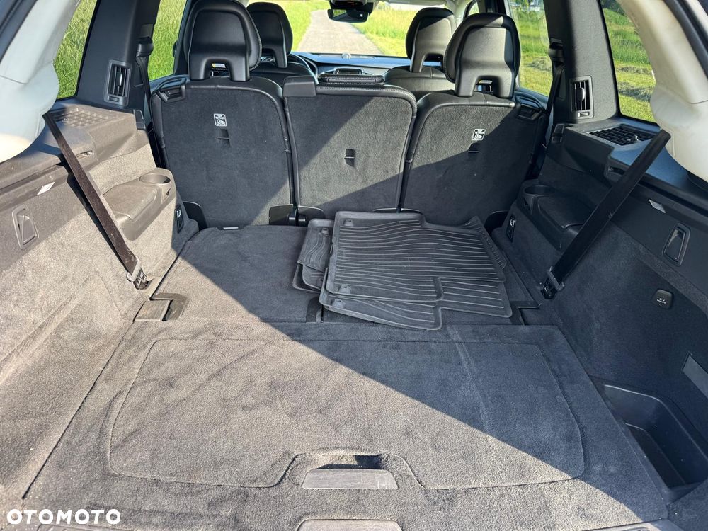 Volvo XC 90 - 7