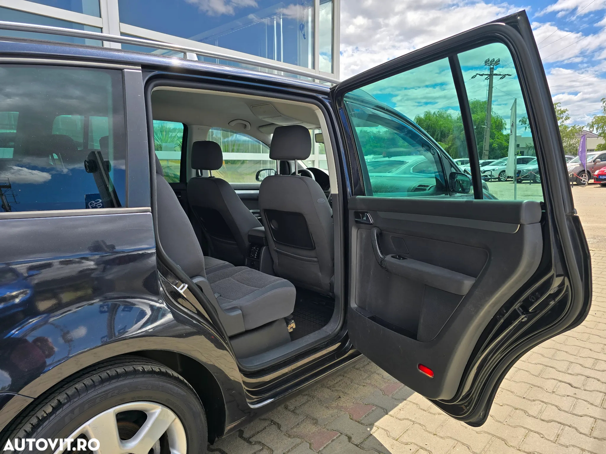 Volkswagen Touran 2.0 TDI DPF DSG Comfortline - 11