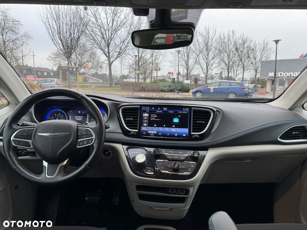 Chrysler Pacifica - 17