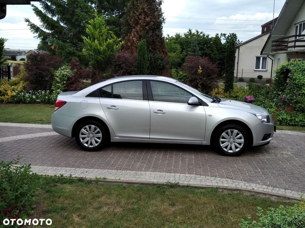 Chevrolet Cruze 1.6 LS - 6