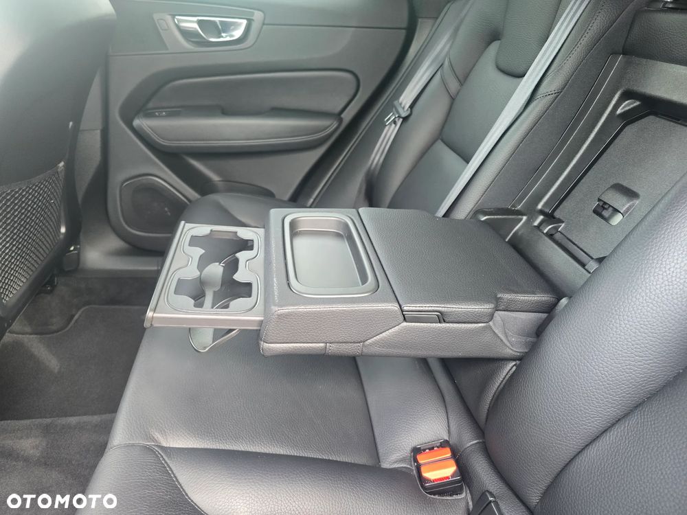 Volvo XC 60 B5 B AWD Inscription - 36