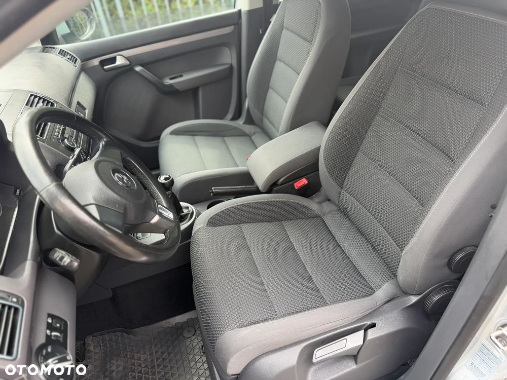 Volkswagen Touran - 11