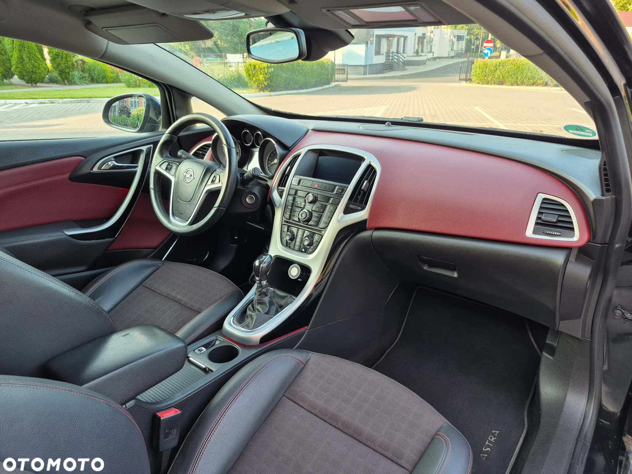 Opel Astra IV GTC 1.6 T Sport - 29