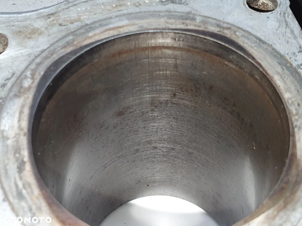 SUZUKI GSX 550 82-88 CYLINDER CYLINDRY BLOK + TŁOKI - 25