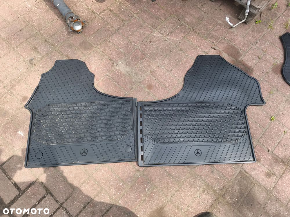 Dywaniki gumowe komplet Mercedes-Benz Sprinter w910 a9106808700 a9106808600 - 1