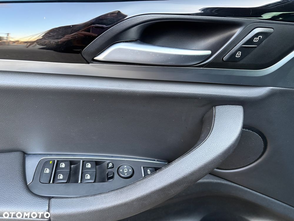 BMW X3 ver-xdrive20i-gpf - 25