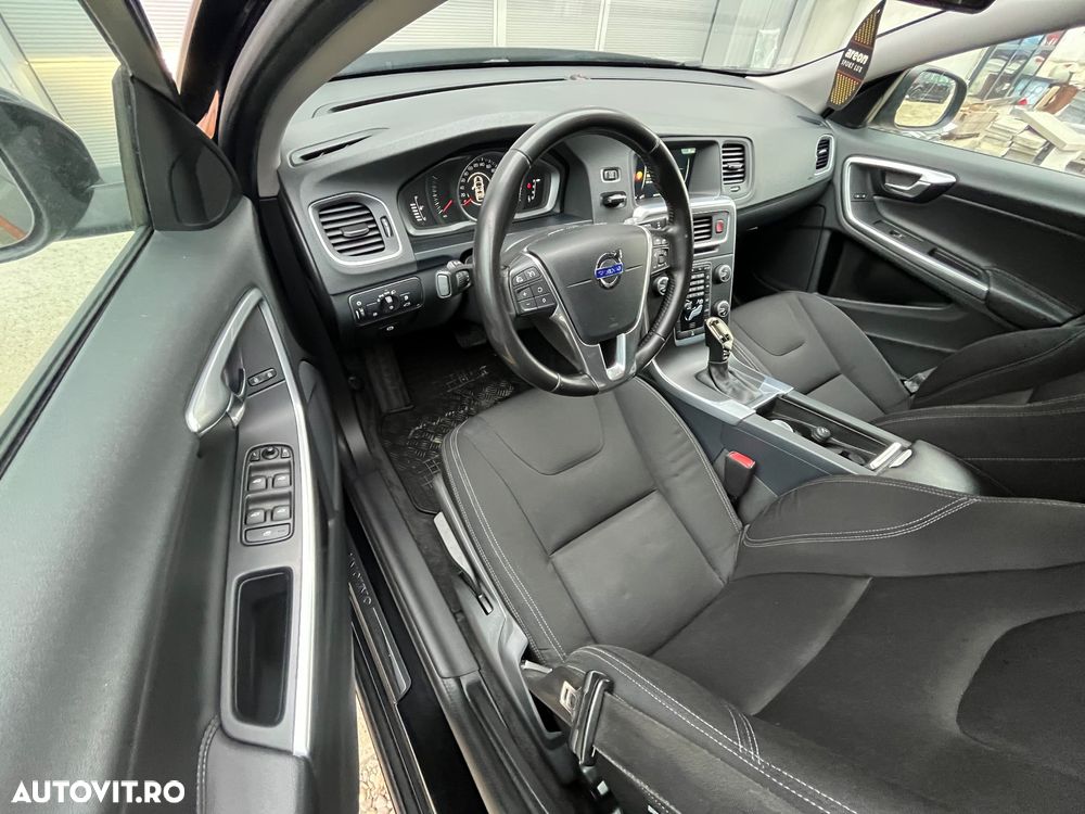 Volvo V60 D4 Momentum - 4