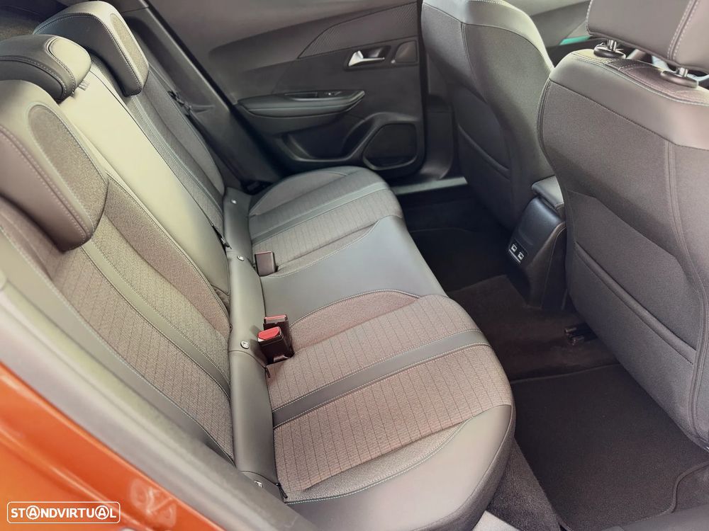 Peugeot 2008 1.2 PureTech Allure Pack EAT8 - 14