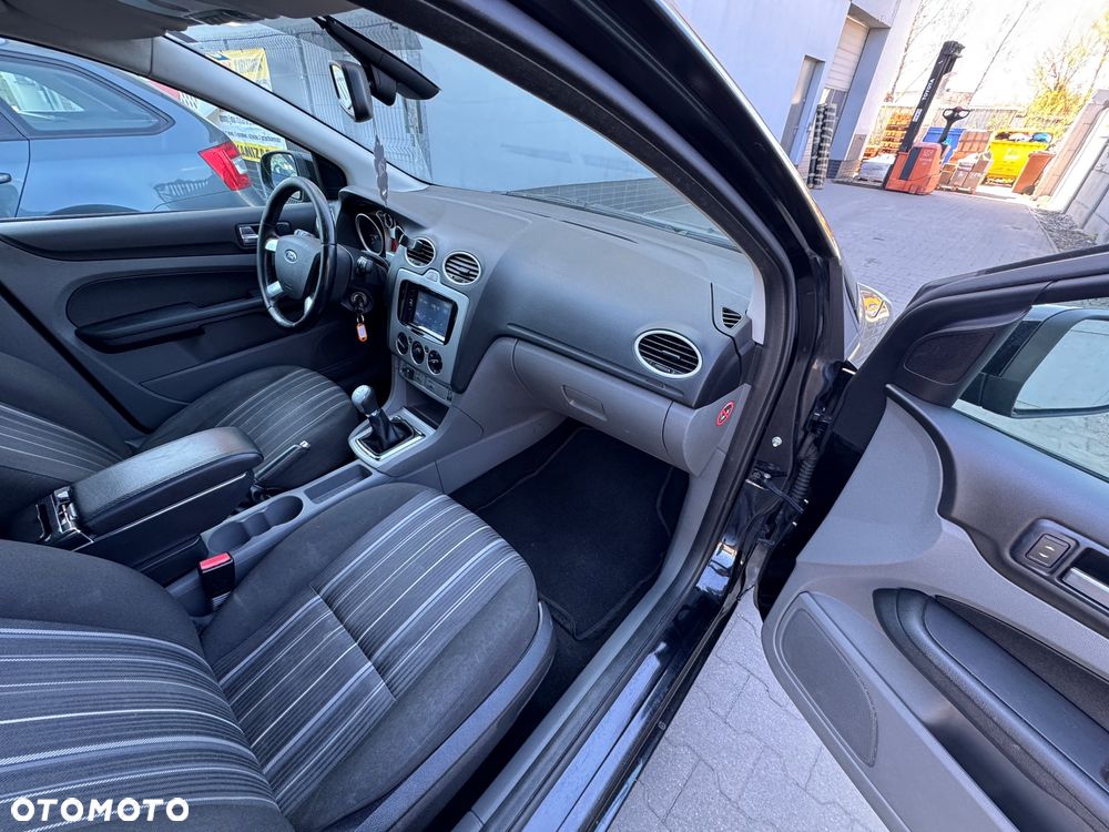 Ford Focus 1.8 Style+ - 27