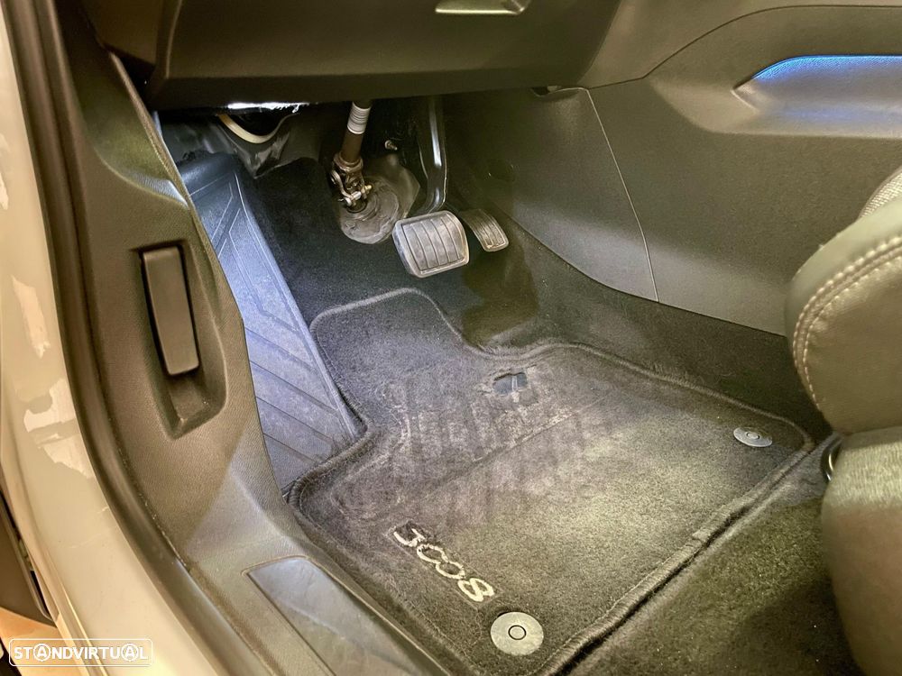 Peugeot 3008 1.2 PureTech Allure EAT6 - 17