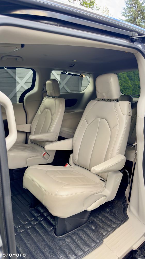 Chrysler Pacifica - 25