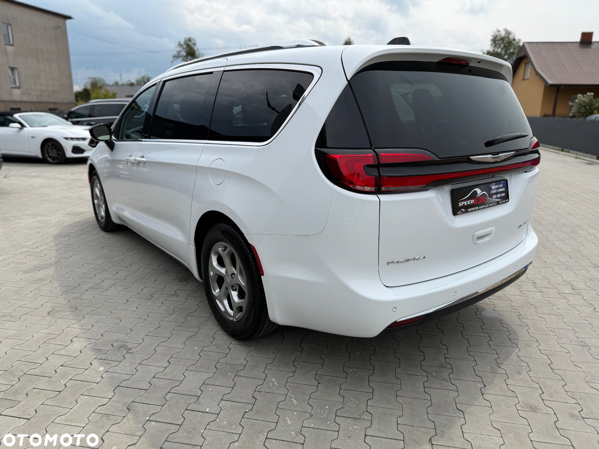 Chrysler Pacifica - 8