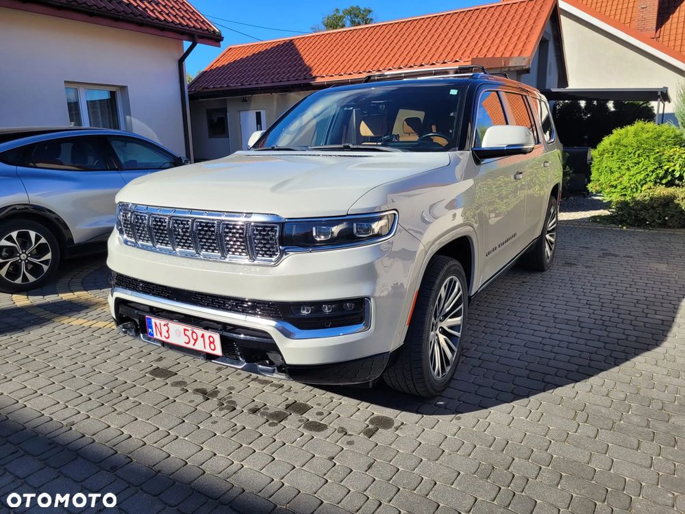 Jeep Grand Wagoneer - 3