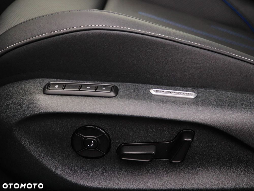 Volkswagen Passat - 12