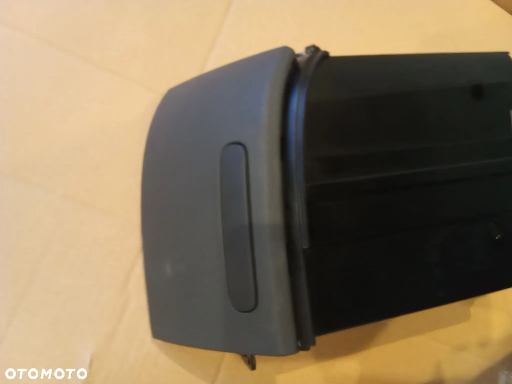 VW T6 uchwyt na kubki z gniazdem 7E5858601 A - 5