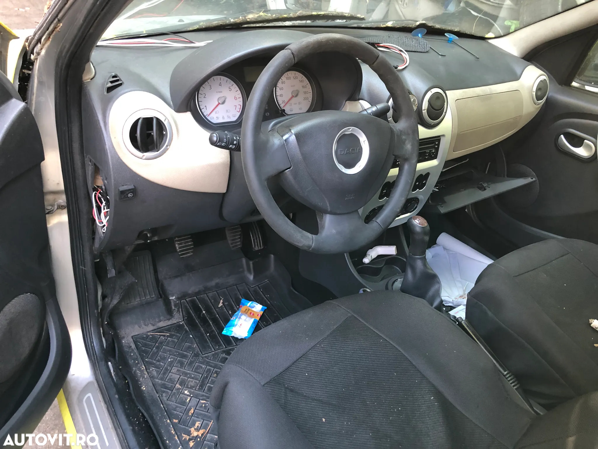 Dezmembrez Dacia Logan PH2 facelift 2010 1.6 16v benzina - 6
