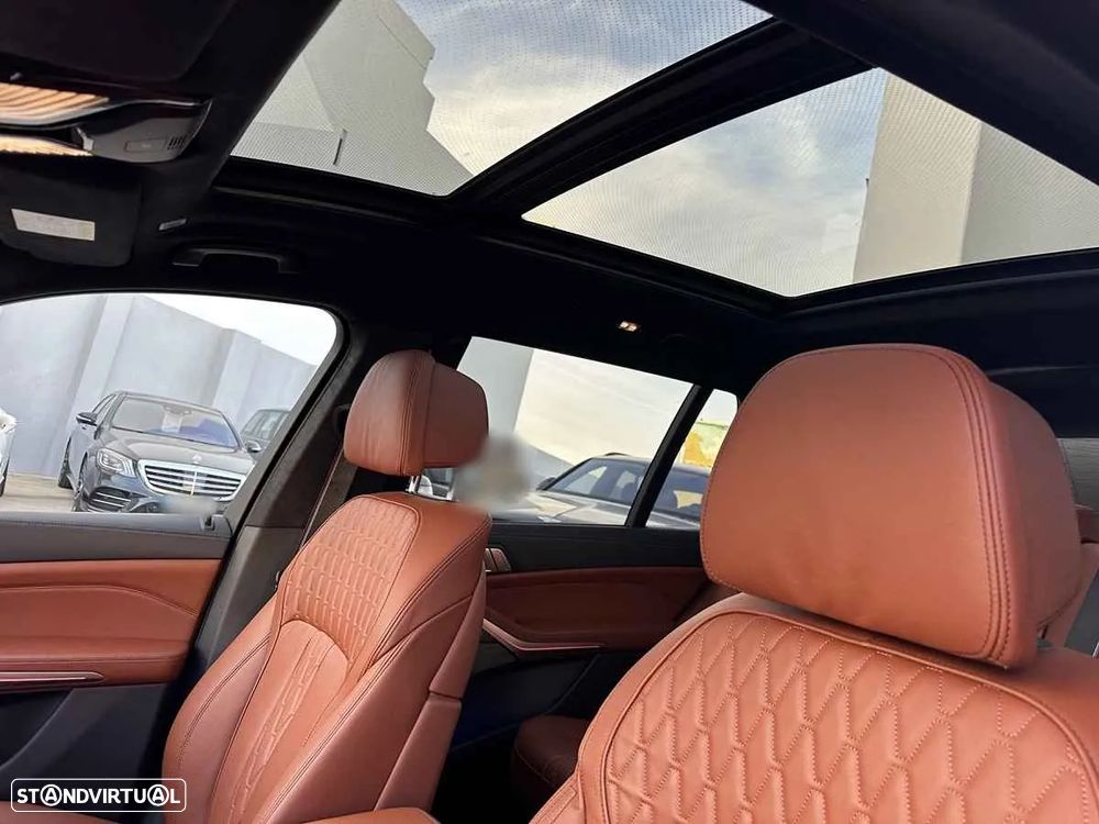 BMW X7 M M60i - 26