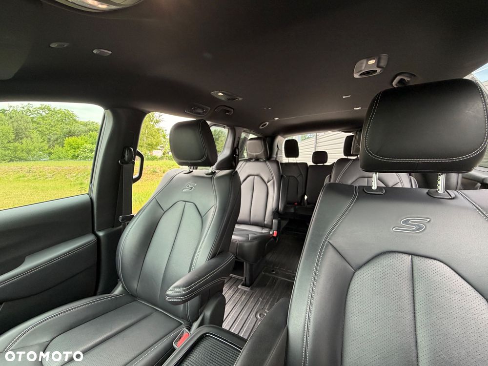 Chrysler Pacifica - 12