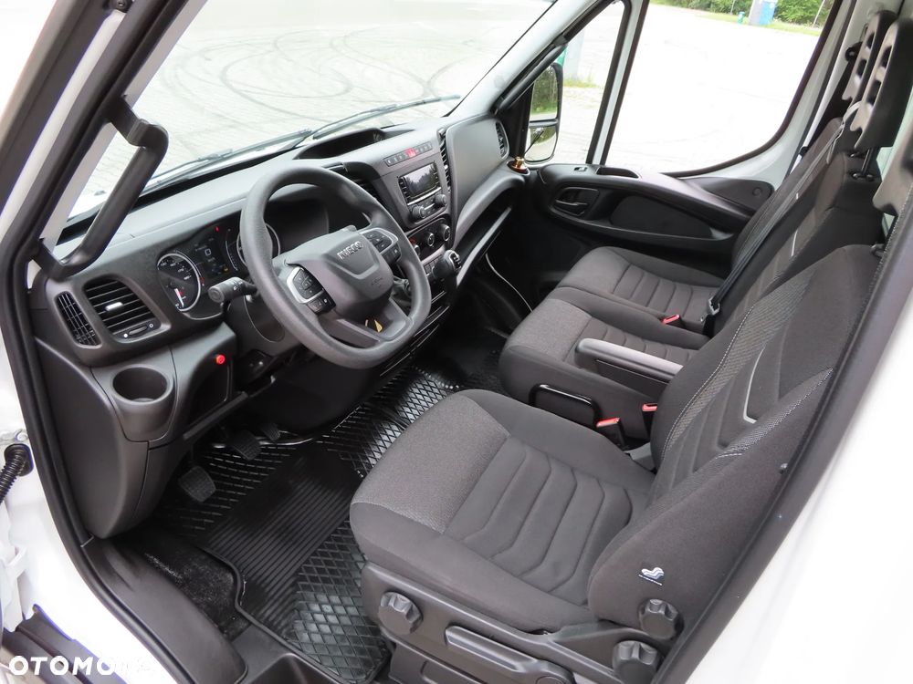Iveco Daily 35S18 3.0 HPI 180 KM POWER Kontener+ WINDA BÄR 750 Kg 8.E.Palet 4270 mm Długi Boczne Drzwi Rozstaw Osi 4100 mm Ładowność 905 Kg GWARANCJA PRODUCENTA Stan Jak Nowy Gotowy Dostępny POLECAM - 36