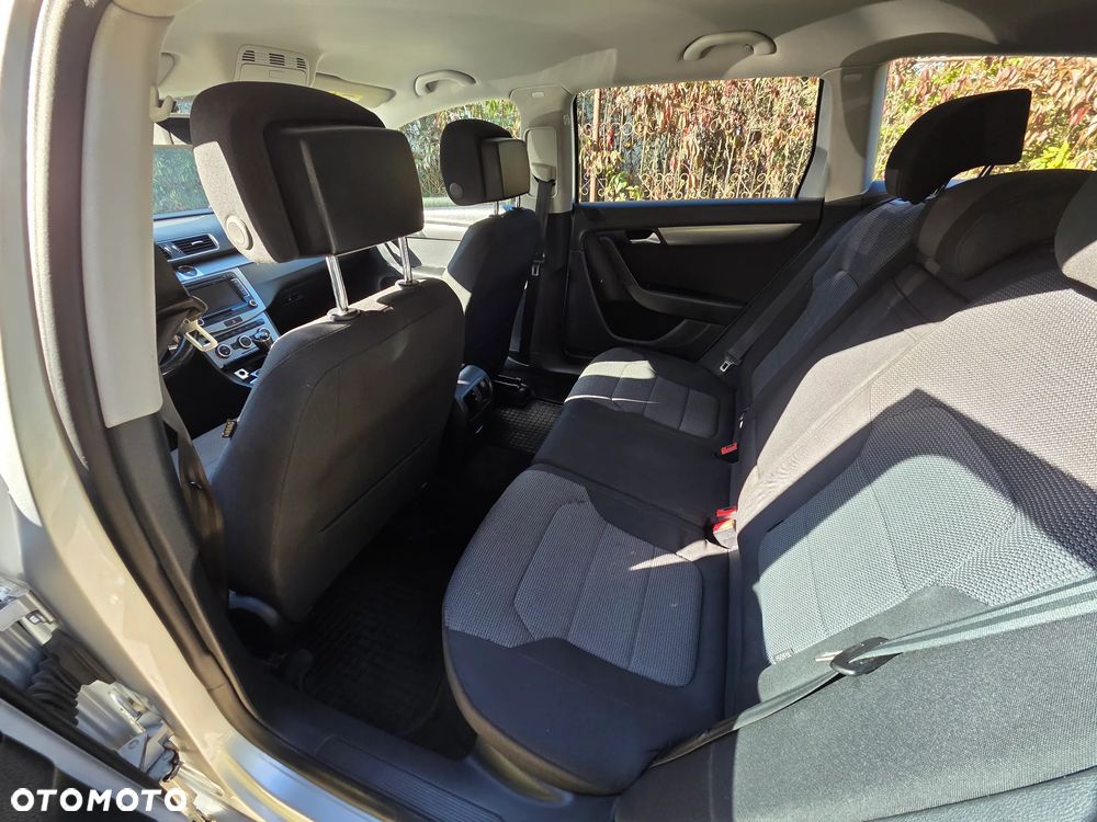 Volkswagen Passat 2.0 TDI Comfortline - 28