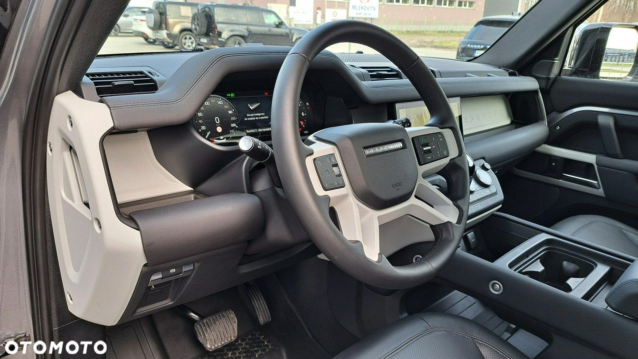 Land Rover Defender - 18
