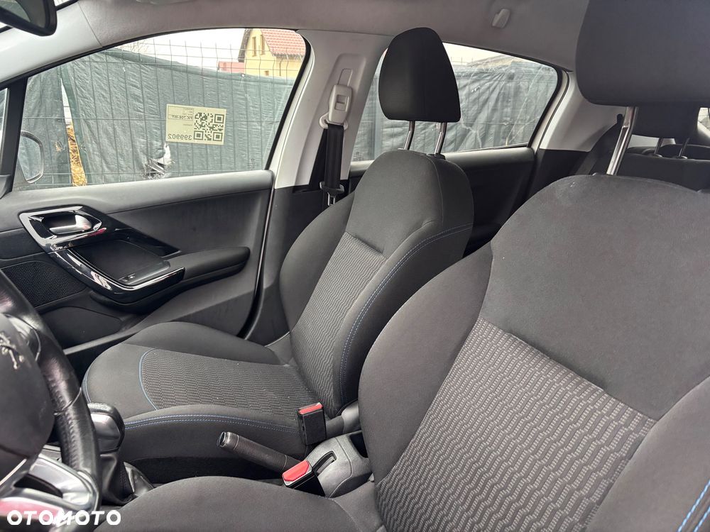 Peugeot 208 PureTech 82 Start & Stop Allure - 6